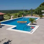 Appartement Family-friendly With Swimming Pool Palit, Rab - 16330
