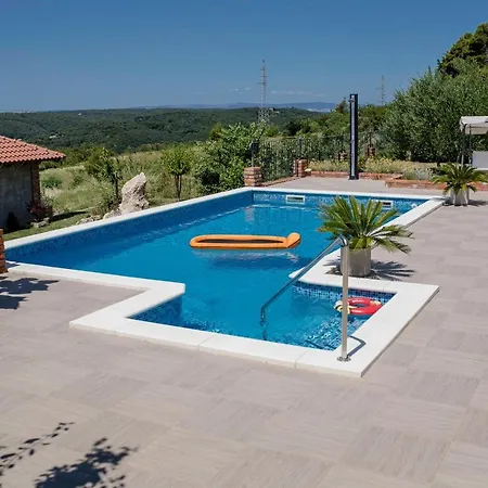 Apartment Family-friendly With Swimming Pool Palit, Rab - 16330