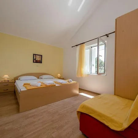 Apartment Family-friendly With Swimming Pool Palit, Rab - 16330