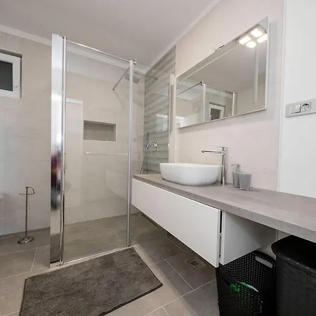 Family-friendly With Swimming Pool Palit, Rab - 16330 Apartment Palit