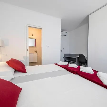 Family-friendly With Swimming Pool Palit, Rab - 16330 Apartment Palit