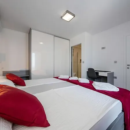 Apartment Family Friendly With A Swimming Pool Palit, Rab - 16330