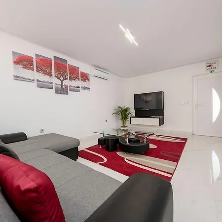 Apartment Family-friendly With Swimming Pool Palit, Rab - 16330 Palit