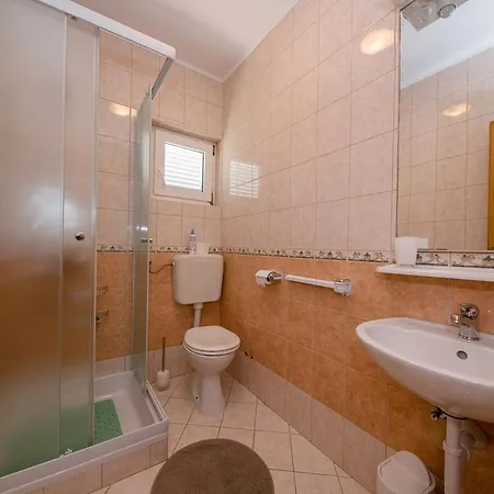Apartment Family-friendly With Swimming Pool Palit, Rab - 16330