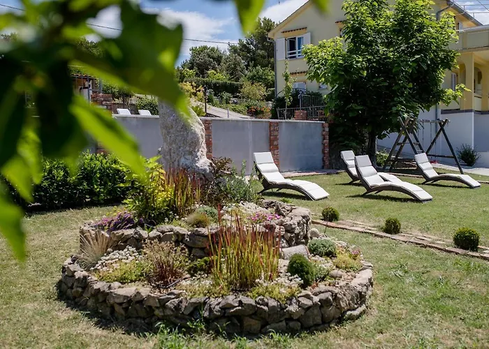 Family-friendly With Swimming Pool Palit, Rab - 16330 Appartement Palit
